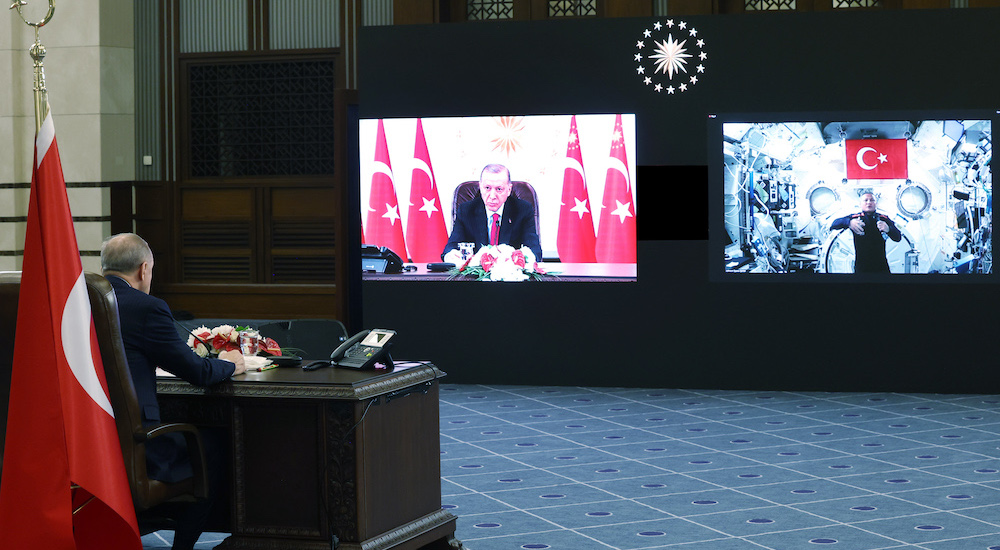 Erdoğan, Uluslararası Uzay İstasyonu'ndaki Alper Gezeravcı ile canlı bağlantıyla görüştü